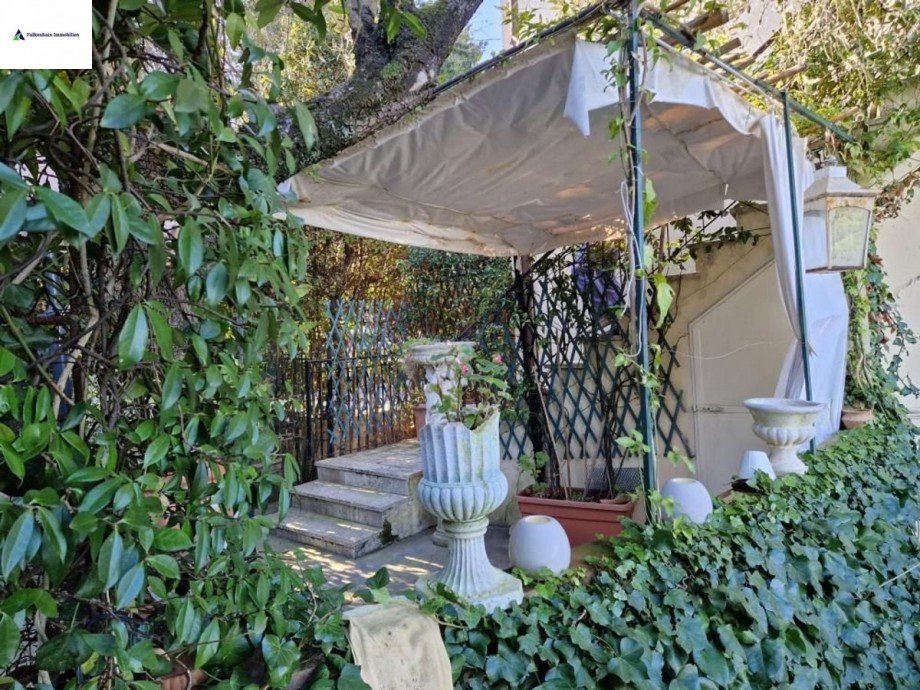 Treppe in Garten Wohnung Lari