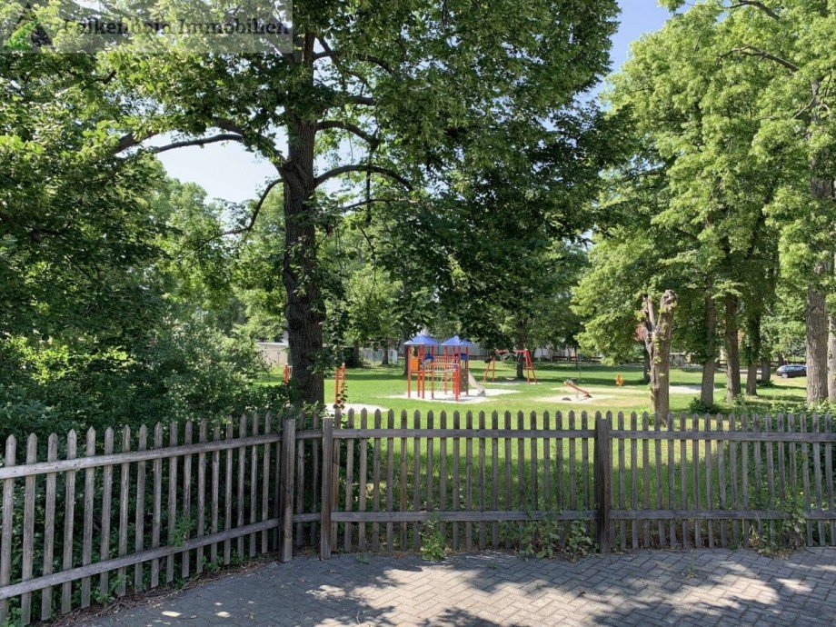 Spielplatz auf Nachbargrundst�ck Renditeobjekt Meuselwitz