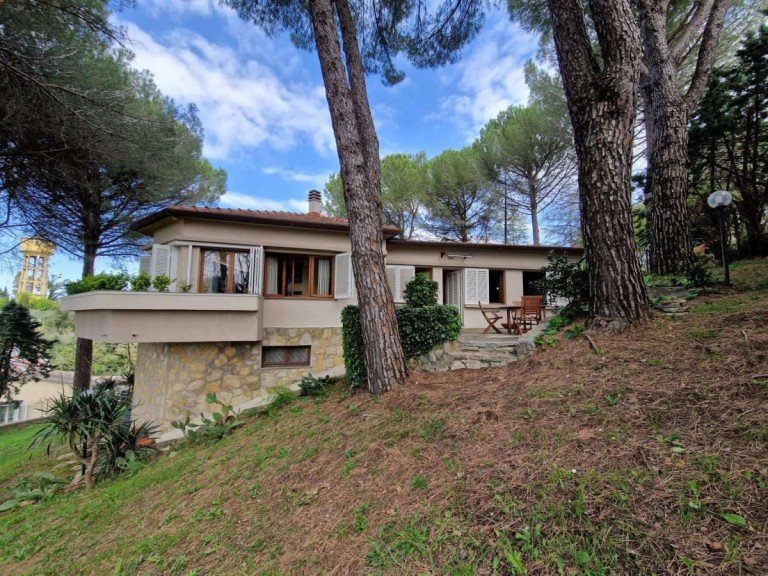  Lari Haus Ein architektonisches Juwel in der Toskana -Stilvoll, individuell und umgeben von mediterraner Natur