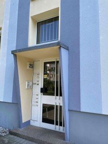 Hauseingang Sch�ne 3 Zi.- Wohnung, frisch gewei�te W�nde und Balkon in ruhiger Lage von Bad Lausick!