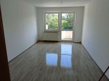 Wohnzimmer Sch�ne 3 Zi.- Wohnung, frisch gewei�te W�nde und Balkon in ruhiger Lage von Bad Lausick!