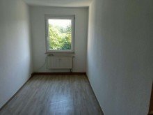 G�ste-/Kinderzimmer Sch�ne 3 Zi.- Wohnung, frisch gewei�te W�nde und Balkon in ruhiger Lage von Bad Lausick!