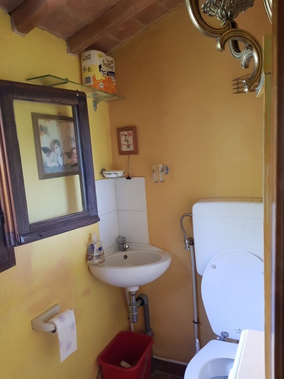 G�ste-WC Haus Collemontanino