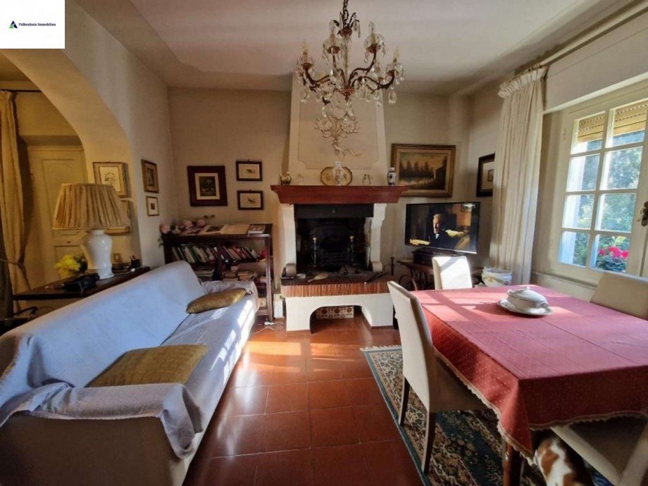 Wohnzimmer mit Kamin Wohnung Lari