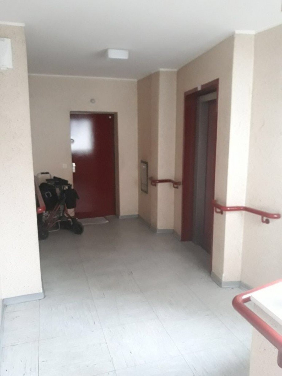 Hauseingang mit Lift Etagenwohnung Berlin