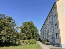 Gr�nfl�che vor dem Haus Sch�ne 3 Zi.- Wohnung, frisch gewei�te W�nde und Balkon in ruhiger Lage von Bad Lausick!