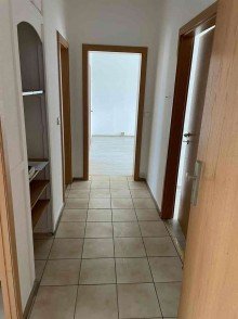 Flurbereich Sch�ne 3 Zi.- Wohnung, frisch gewei�te W�nde und Balkon in ruhiger Lage von Bad Lausick!