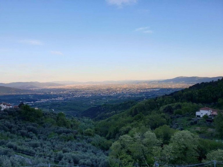 Ausblick Pistoia Wohnung Neu sanierte, voll m�blierte Wohnung mit Traumblick zwischen Florenz und Pisa! Separater Zugang!