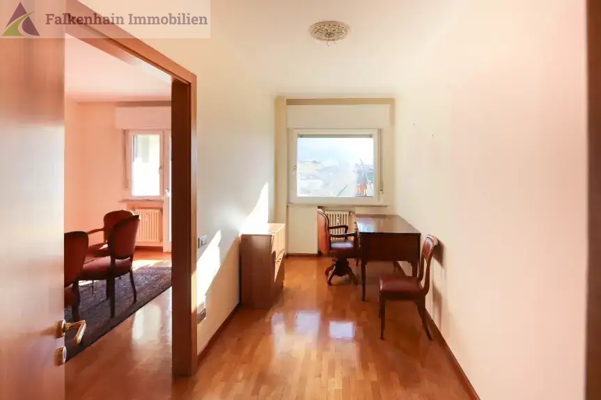Arbeitszimmer/ Kinderzimmer Wohnung Bozen