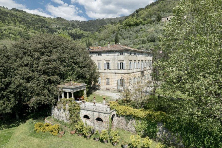 Objektansicht Lucca Haus Traumvilla mit Fresken bei Lucca - Historisches Anwesen mit Park, Nebengeb�uden und Panoramablick