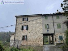 Objektansicht mit Stellplatz Charmantes Haus mit Blick �ber die malerische Landschaft der Toskana zwischen Florenz & Lucca!