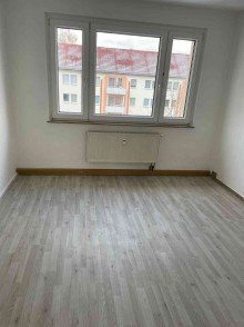 Schlafzimmer Sch�ne 3 Zi.- Wohnung, frisch gewei�te W�nde und Balkon in ruhiger Lage von Bad Lausick!
