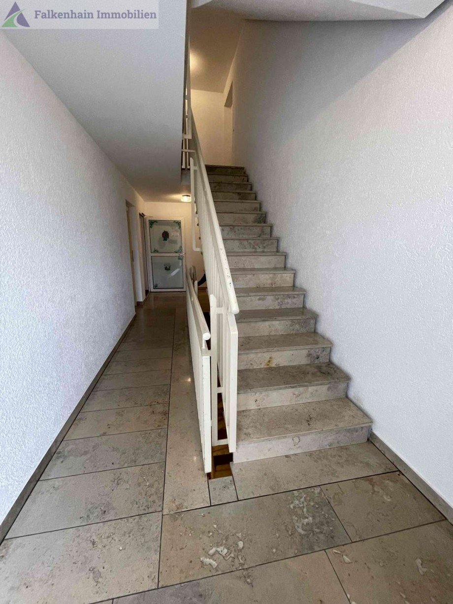 Treppenhaus und Fahrstuhl Wohnung Markranst�dt