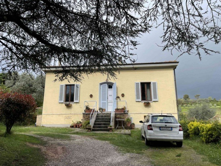 Objektansicht Parlascio Haus Mediterraner Wohntraum: Freistehendes Anwesen mit Ferienwohnung, Pool & Panorama!