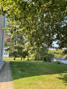 Gr�nfl�che hinterm Haus Sch�ne 3 Zi.- Wohnung, frisch gewei�te W�nde und Balkon in ruhiger Lage von Bad Lausick!