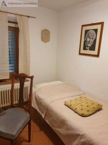 kleines Schlafzimmer Charmantes Haus mit Blick �ber die malerische Landschaft der Toskana zwischen Florenz & Lucca!